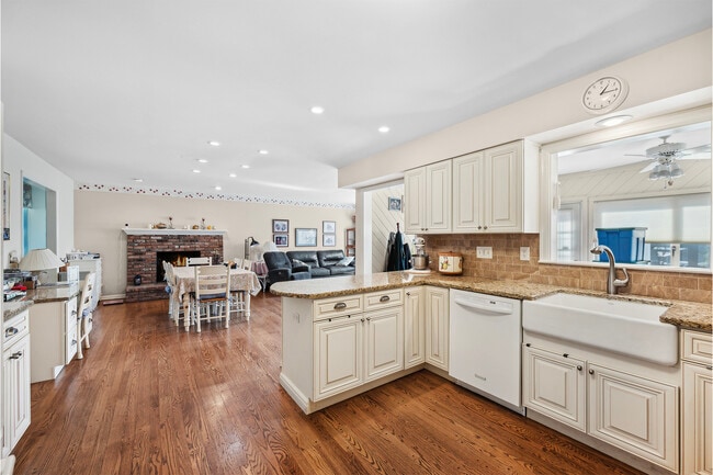 Building Photo - 35 Salters Farm Rd