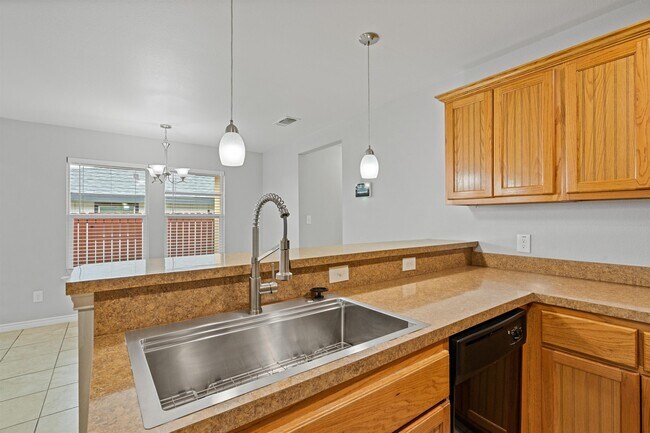 Building Photo - 1013 Tesoro Run