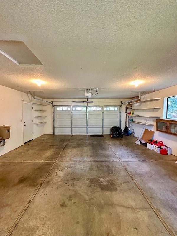 Building Photo - 15593 Carrie Dr