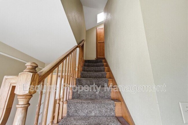 Building Photo - 2381 Hyland Ave