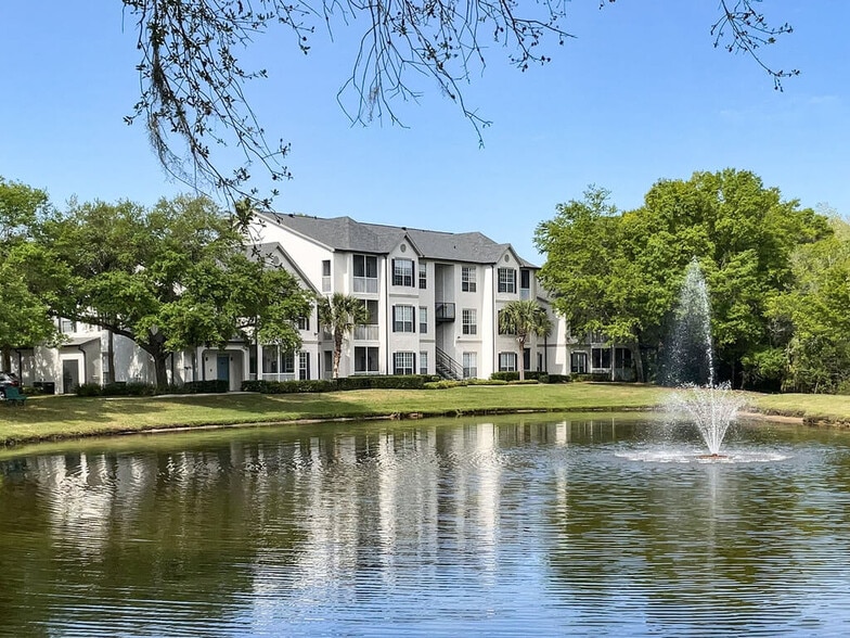 Primary Photo - Westwood Reserve Apartments