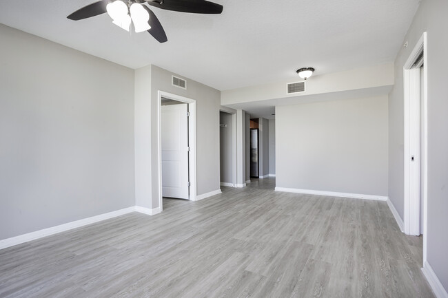Building Photo - 610 W Las Olas Blvd