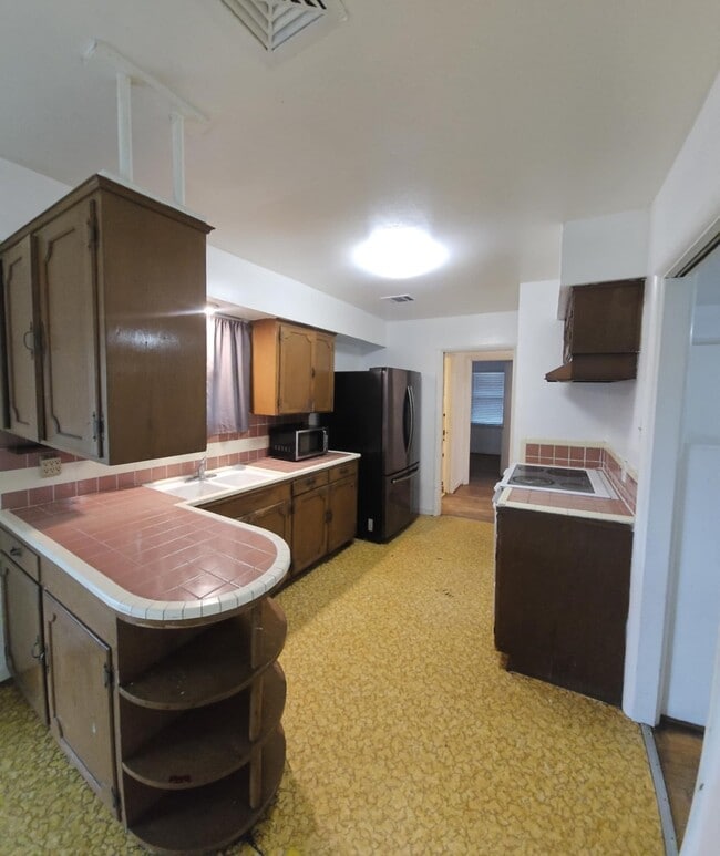 Building Photo - 9721 Foredale St