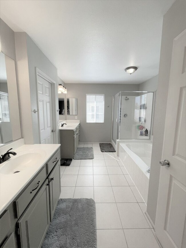 Building Photo - Desirable Old School Housing Community 3 bed x 2.5 Bath 2411 Sqft - Gated Community!!!