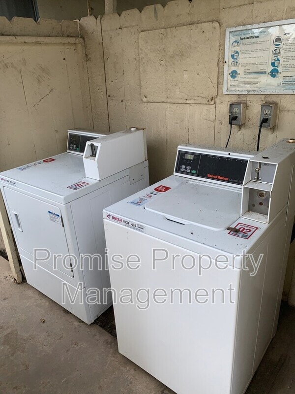 Building Photo - 505 S Myers St