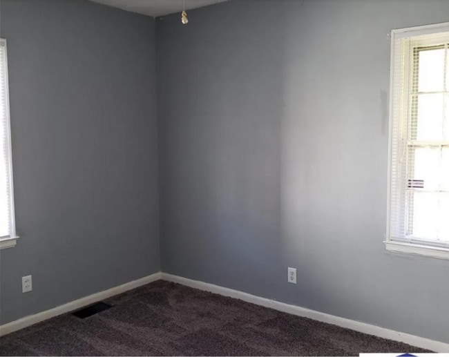 Building Photo - Newly Renovated 2 bed 1 bath Cottage Close...