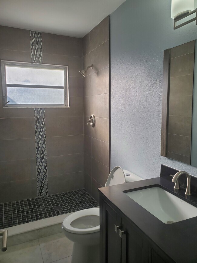 Master bath - 2416 Wrld Pkwy Blvd