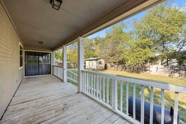 Building Photo - 208 S Cougar Ave