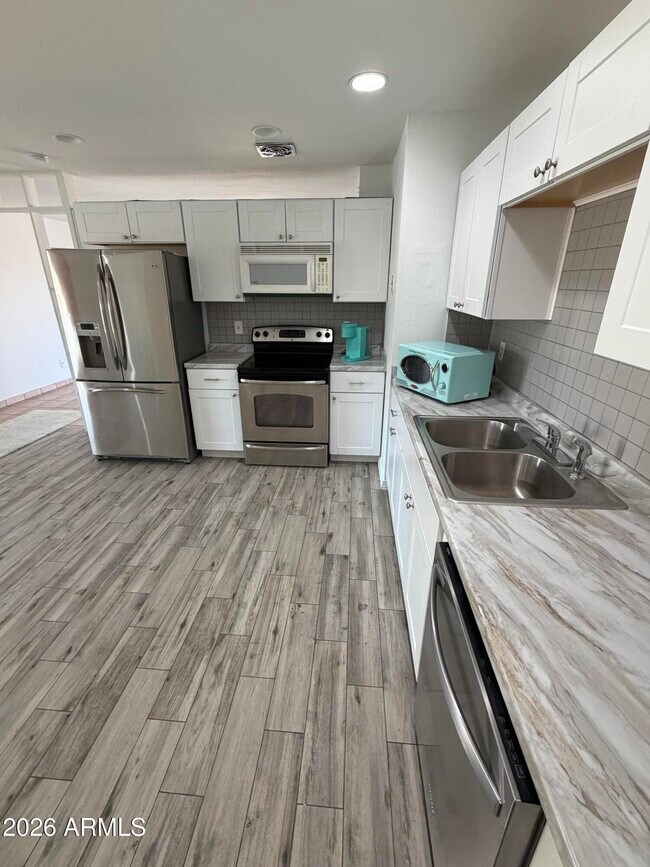 Building Photo - 5232 W Mauna Loa Ln