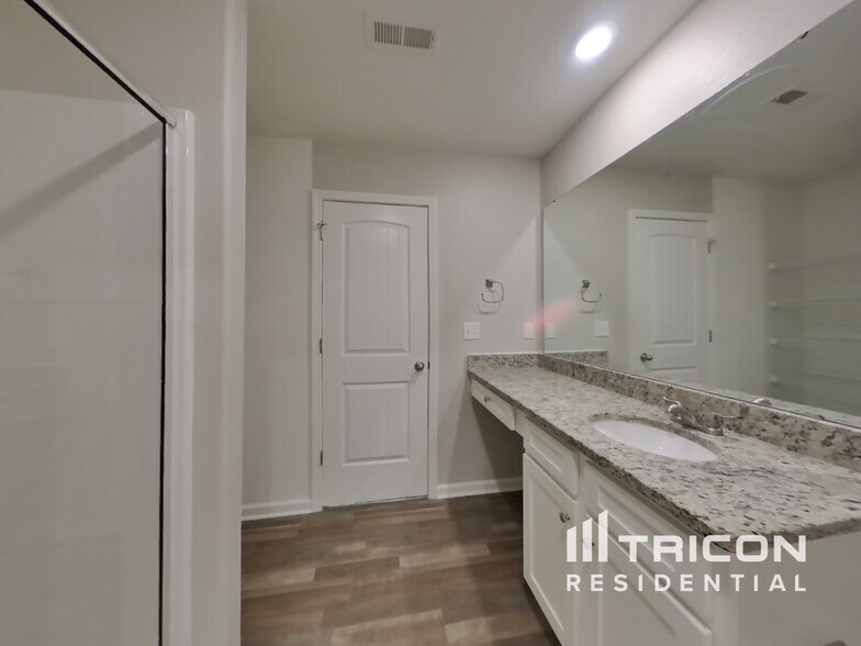Building Photo - 260 Belcaro Dr
