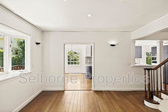 Building Photo - 25 Selborne Dr