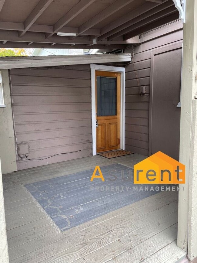 Building Photo - Great 1 Bed 1 Bath Available Soon!