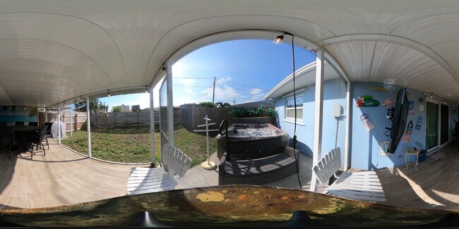 Building Photo - 137 Magnolia St