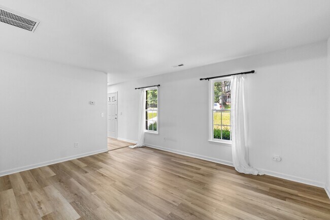 Building Photo - 6649 Speight Cir