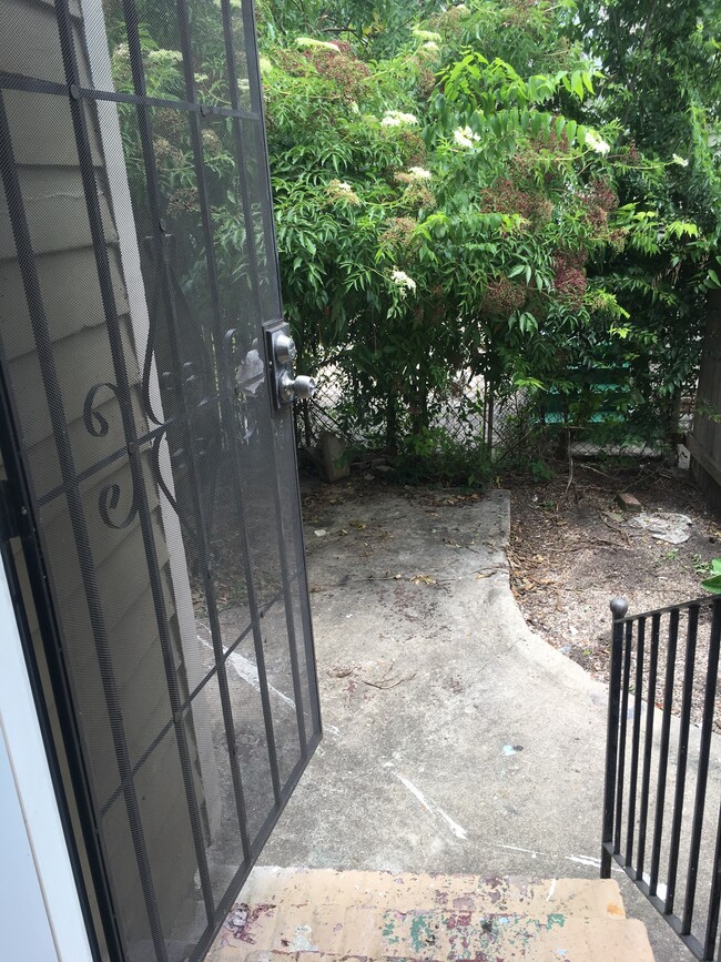 Building Photo - 935 N Roman St