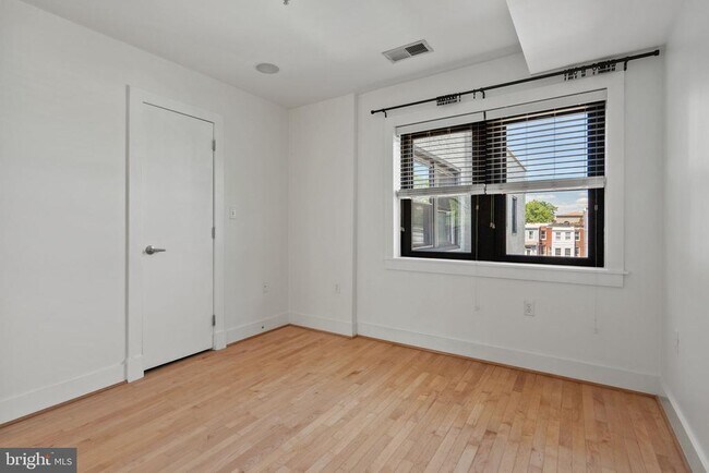 Building Photo - 1524 Independence Ave SE
