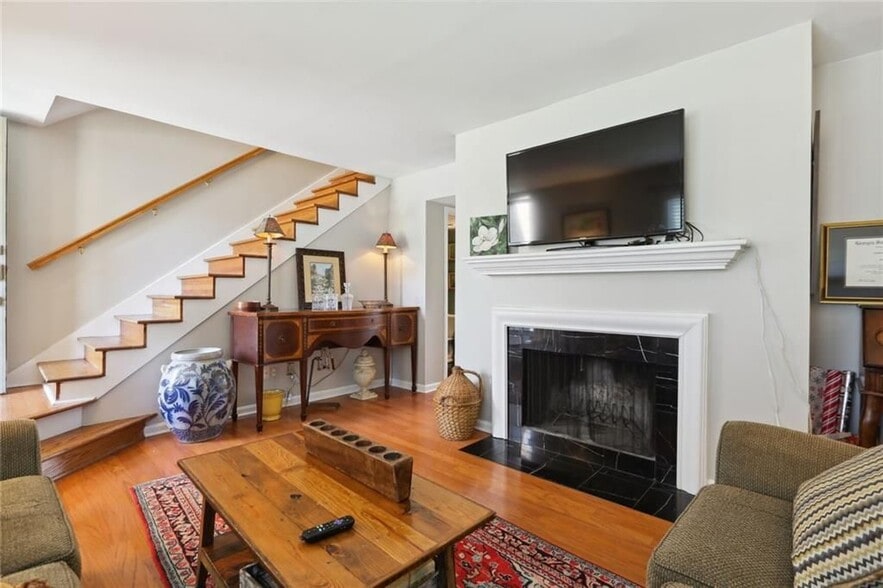 Building Photo - 73 La Rue Pl NW