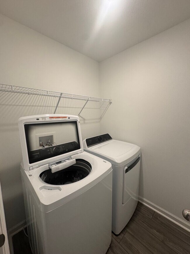 Building Photo - 4923 SW 81st Loop