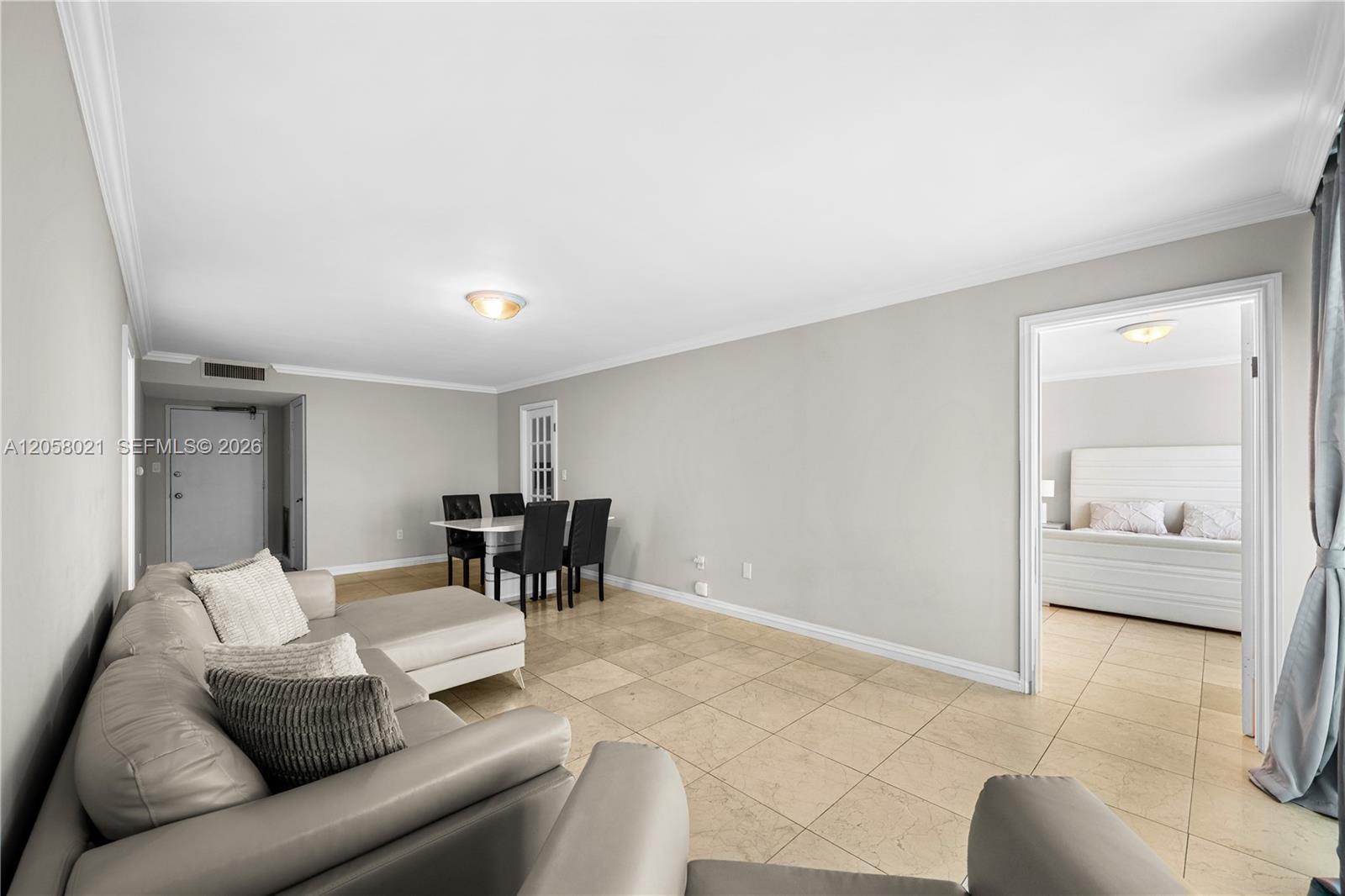 Building Photo - 18011 Biscayne Blvd