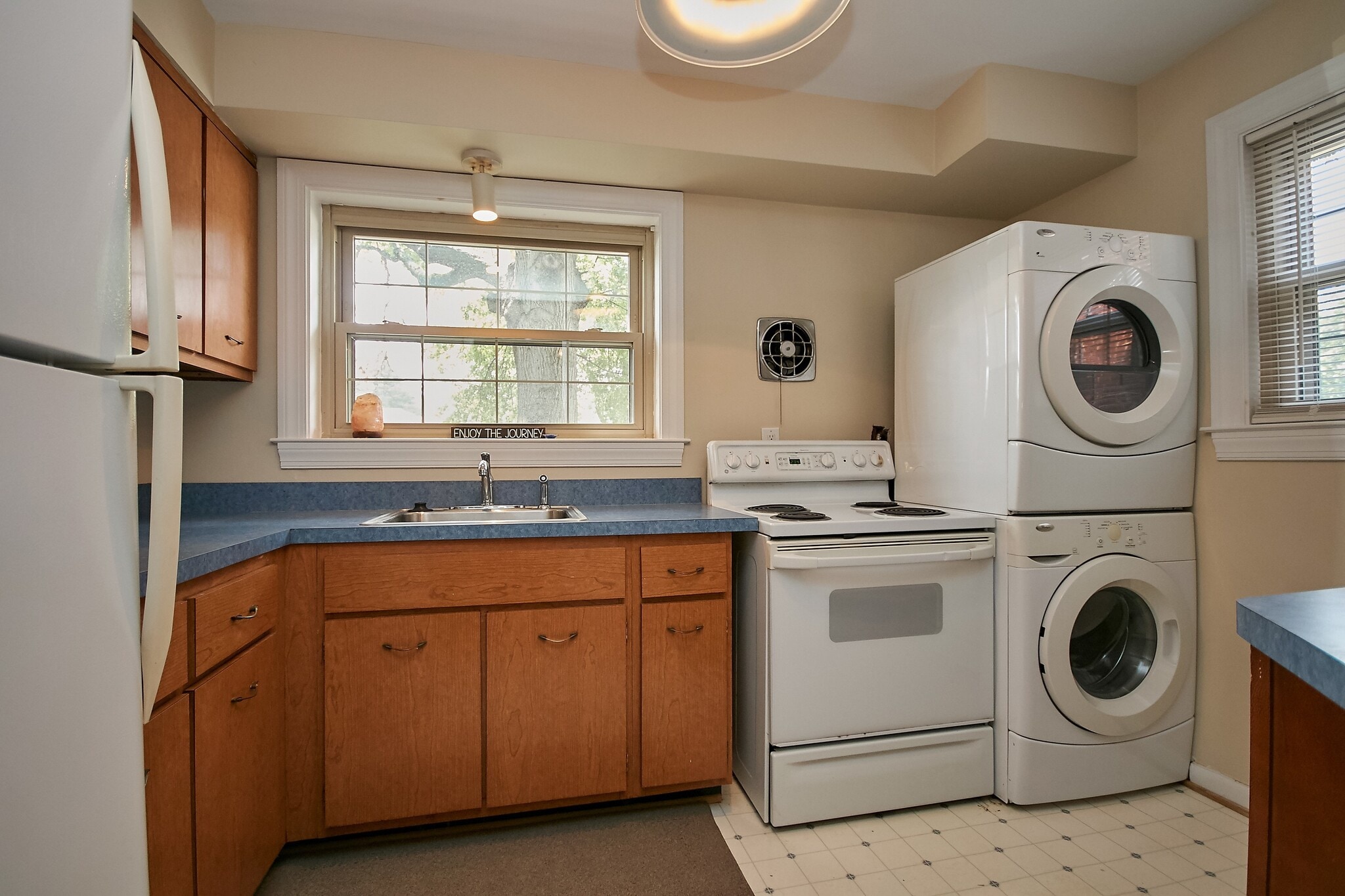 Full size stack washer/dryer - 805 23rd St S