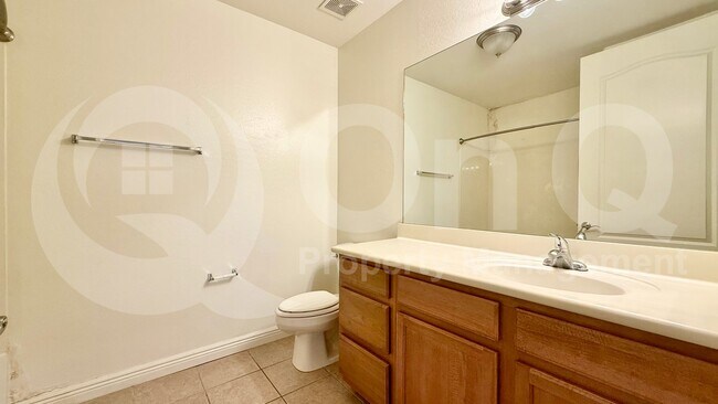 Building Photo - 1456 E 9th St