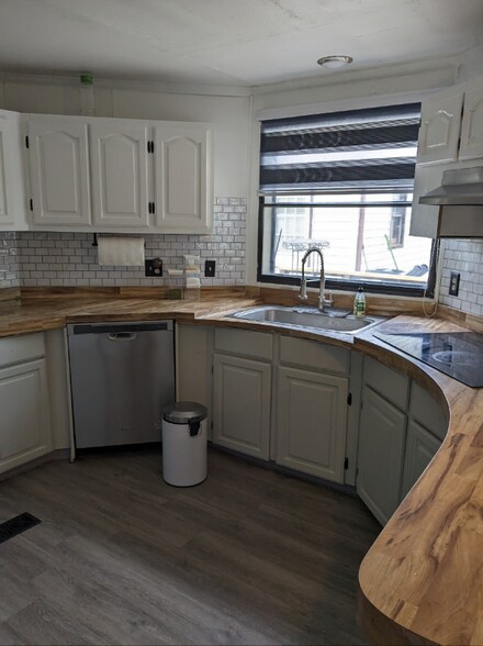 Building Photo - 101 W Skyway Dr