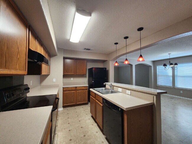 Building Photo - Fantastic location-Medical Center