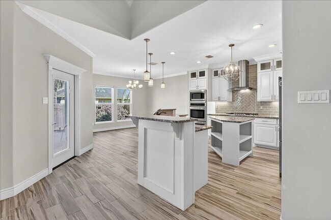 Building Photo - 15229 Barataria Dr