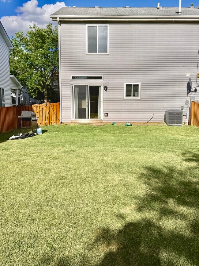 Building Photo - 14200 S Napa Cir