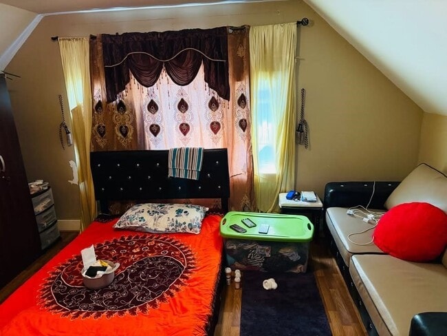 Building Photo - 10 Kenwood Terrace