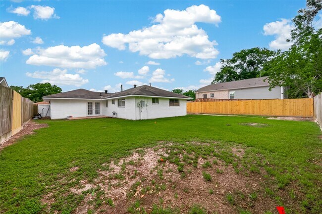 Building Photo - 6311 Tall Willow Dr