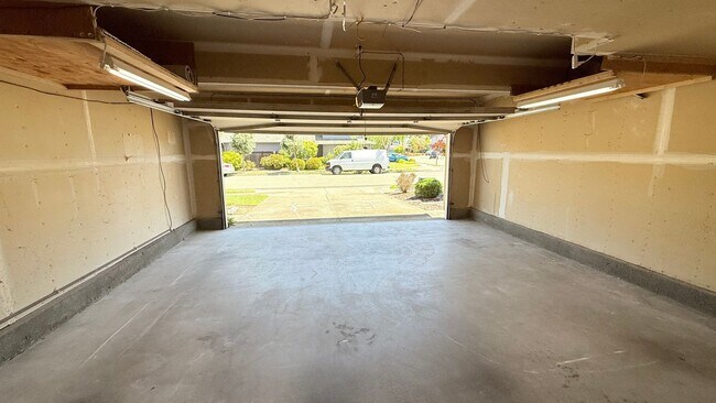 Building Photo - 223 Tipperary Lane -30% Rental Fee