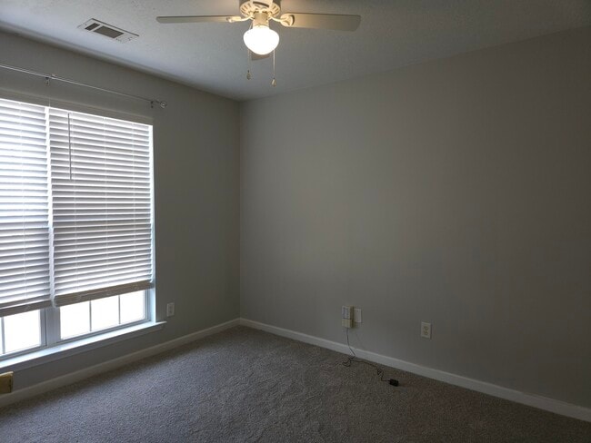 Building Photo - 219 Rainbow Falls