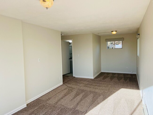 Building Photo - Cute 3 Bedroom Home in the Heart of West S...