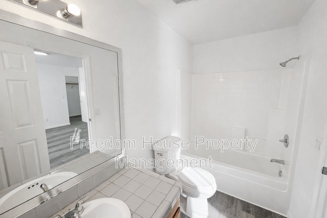 Building Photo - 670 Bourbon St