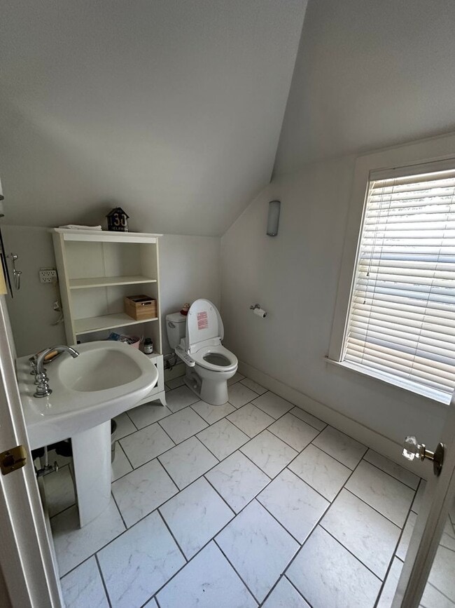 Building Photo - WestMoreland Gem! Portland Original, Huge ...