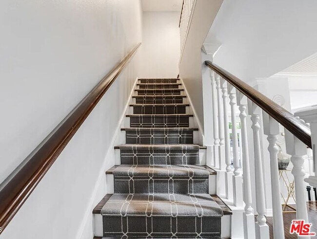 Building Photo - 17213 Palisades Cir