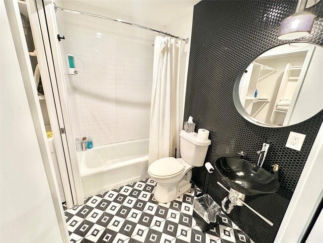 Building Photo - 201 Academy Dr