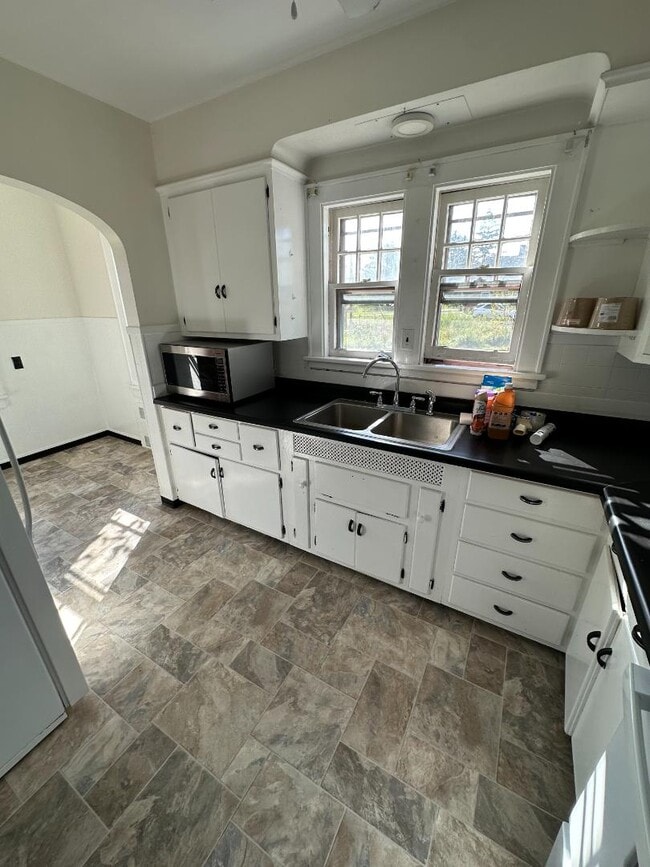 Building Photo - 2079 US-9W