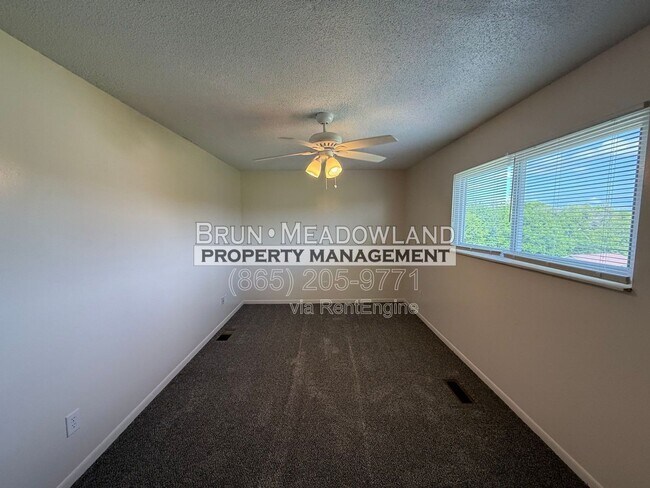 Building Photo - 1811 Meadowland Ln