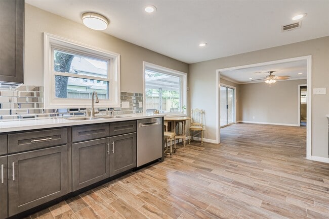 Building Photo - 5310 Carew St