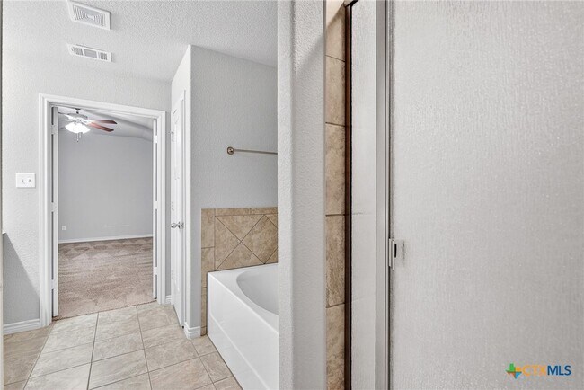 Building Photo - 7002 Spirit Of The W Dr