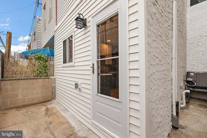 Building Photo - 2225 S Rosewood St