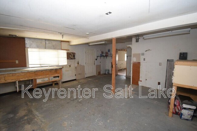 Building Photo - 3215 S 4400 W