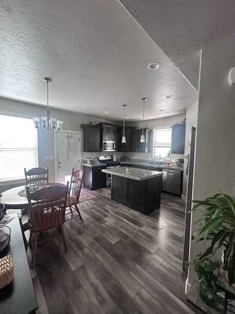 Building Photo - 896 S Crescent Way