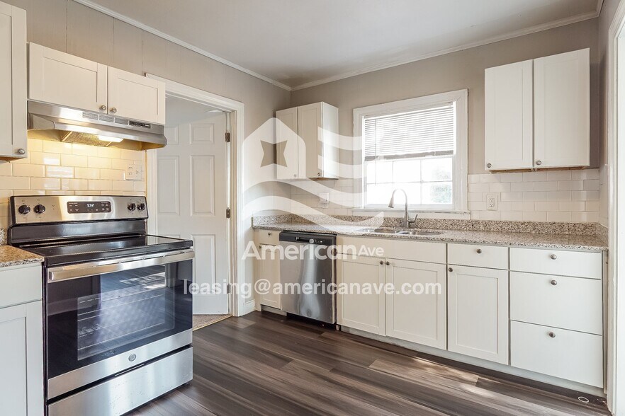 Building Photo - 1503 18th E St