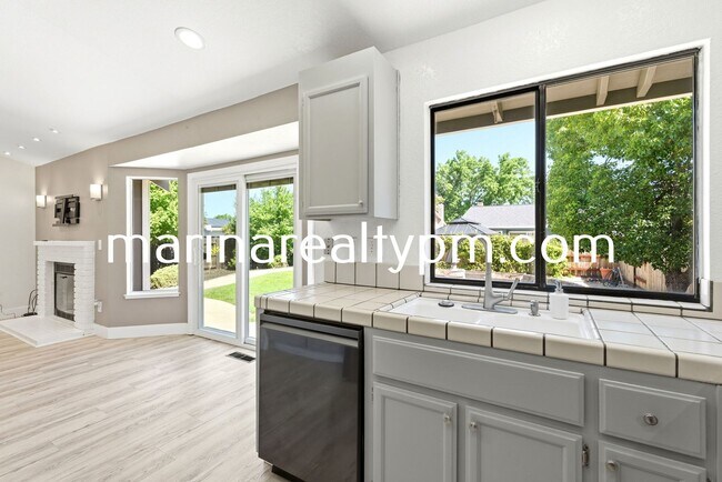 Building Photo - Home Sweet home-Beautiful remolded 3 bedroom 2 bathroom