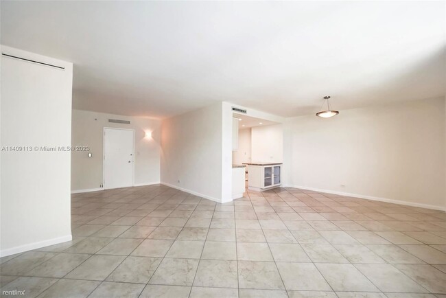 Primary Photo - 1 br, 1.5 bath Condo - 5055 Collins Ave Ap...