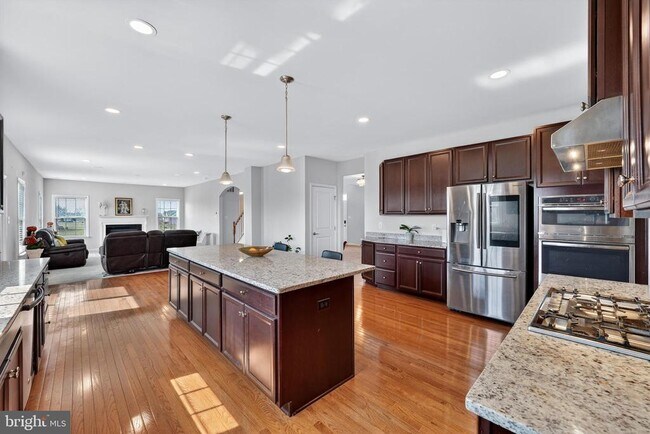 Building Photo - 40 Gina Dr