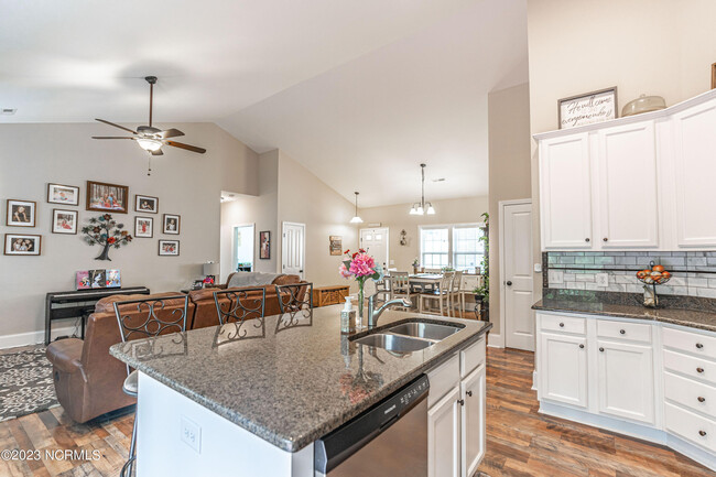 Building Photo - 55 Bridle Path Cir